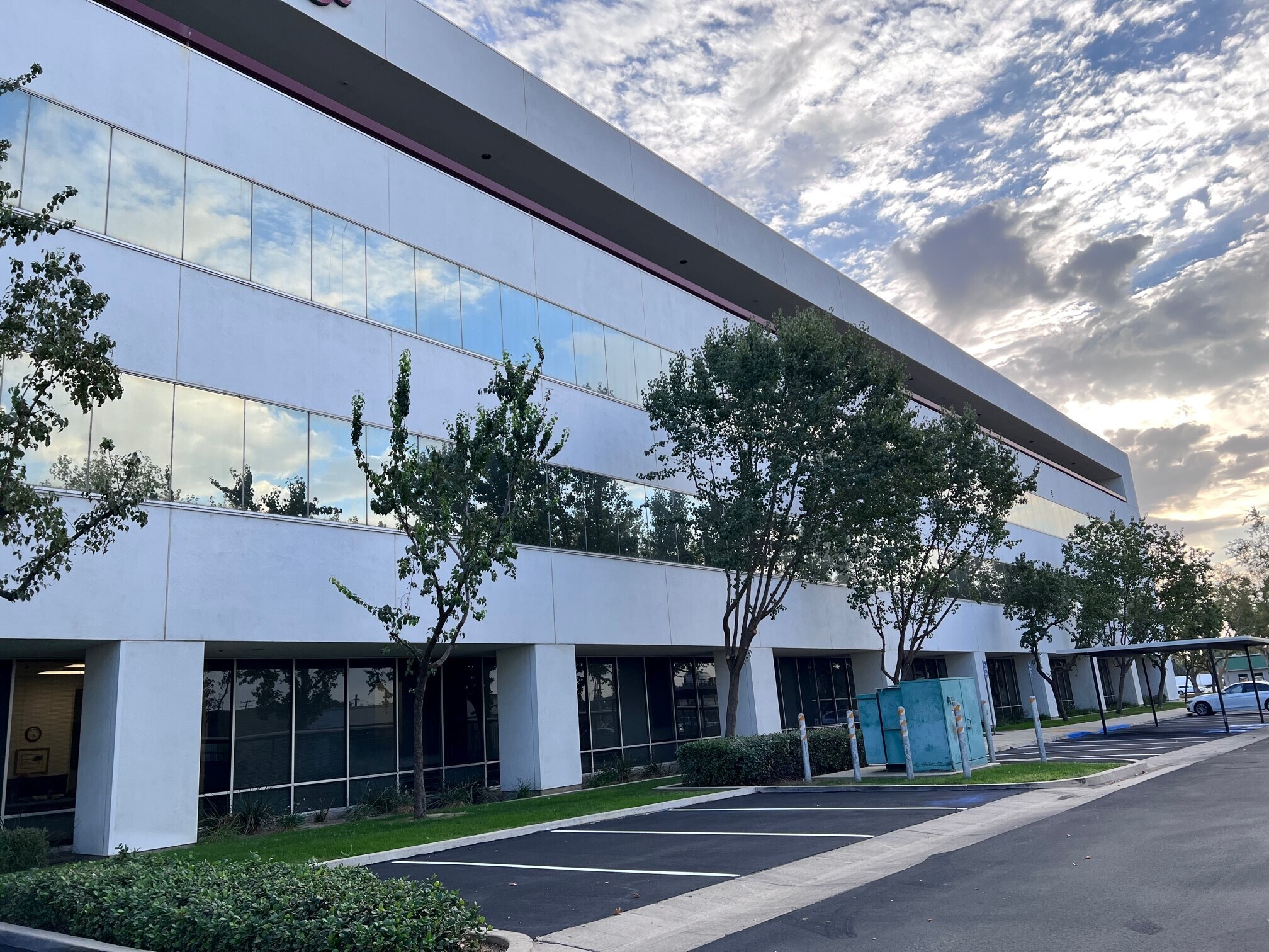 1800 30th St, Bakersfield, CA à louer Photo principale– Image 1 sur 11