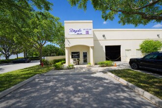 587 105th Ave N, West Palm Beach, FL à louer Photo intérieure– Image 1 sur 6