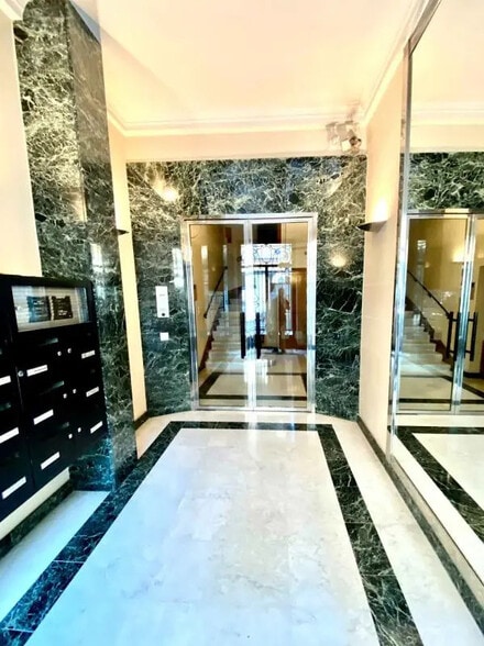 Bureau dans Paris à louer - Hall d’entrée – Image 2 sur 6