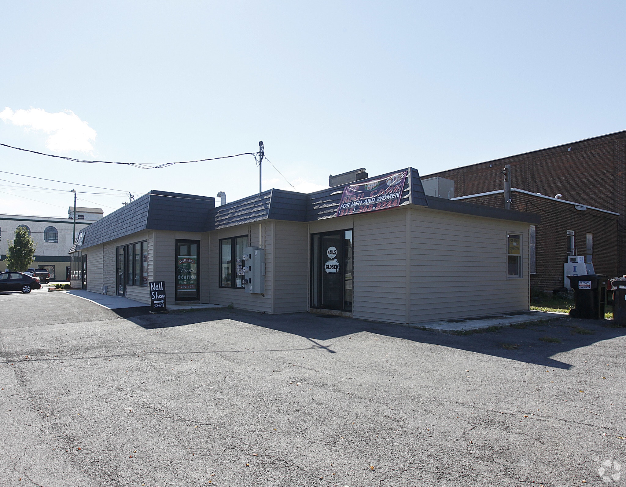 2002 Genesee St, Utica, NY à louer Photo principale– Image 1 sur 8