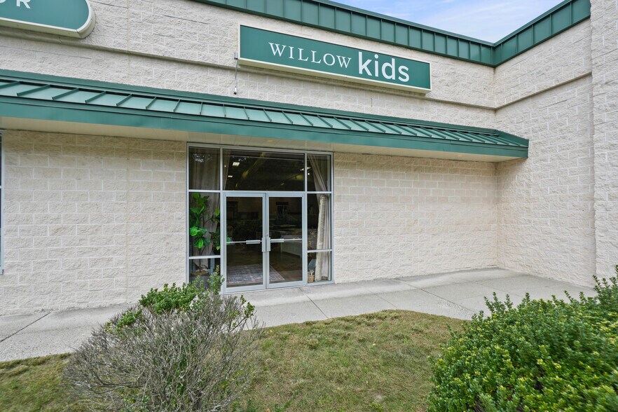 242 Route 117 Bypass Road, Bedford Hills, NY à louer - Photo de l’immeuble – Image 3 sur 10