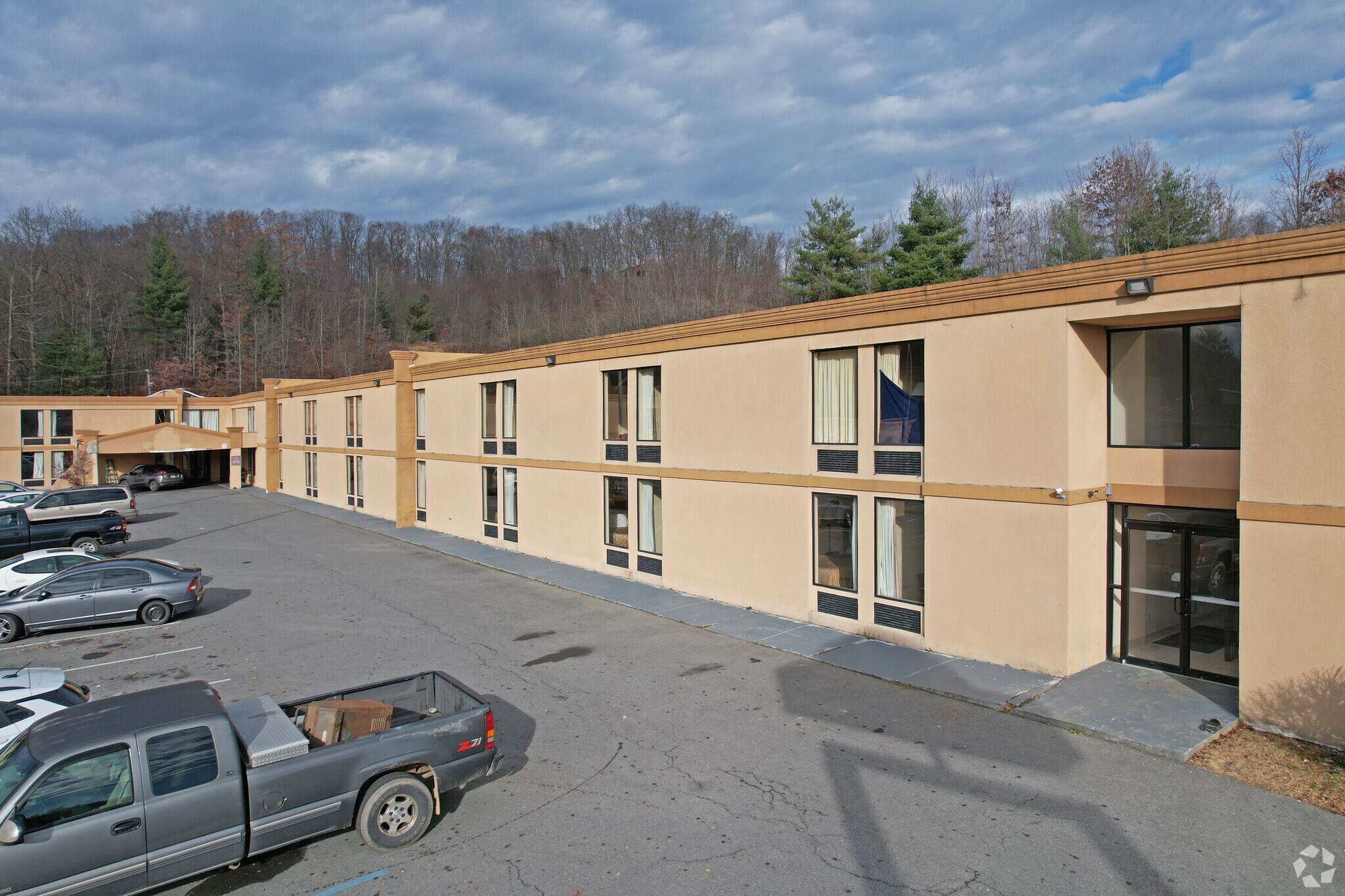 127 Ontario Dr, Mount Hope, WV à vendre Photo principale– Image 1 sur 49