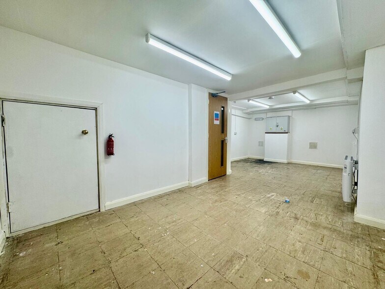 9 High Town Rd, Luton à louer - Photo de l’immeuble – Image 3 sur 5