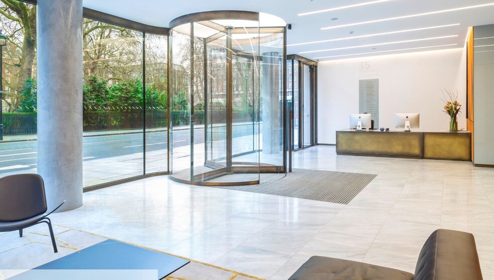 35 Portman Sq, Londres à louer - Hall d’entrée – Image 3 sur 4
