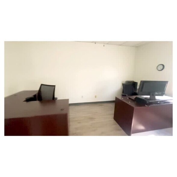 13555 Automobile Blvd, Clearwater, FL à louer - Vidéo sur l’annonce professionnelle – Image 2 sur 23