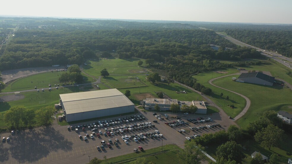 3907 SW Burlingame Rd, Topeka, KS à vendre - Vidéo sur l’annonce professionnelle – Image 2 sur 21