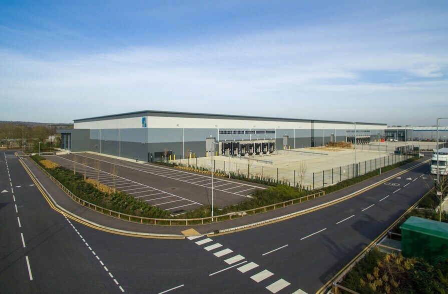 Wide Ln, Southampton à louer - Photo de l’immeuble – Image 2 sur 32