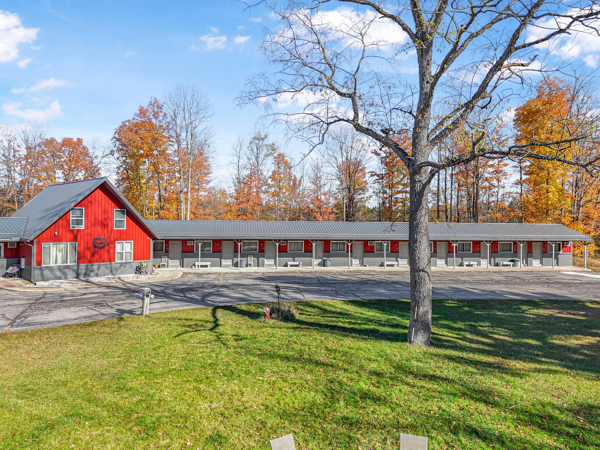 10422 Cadillac Hwy, Thompsonville, MI à vendre Photo principale– Image 1 sur 58