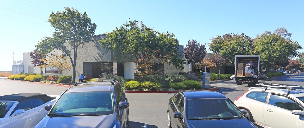 3906-3916 Trust Way, Hayward, CA à louer - Photo de l’immeuble – Image 2 sur 5
