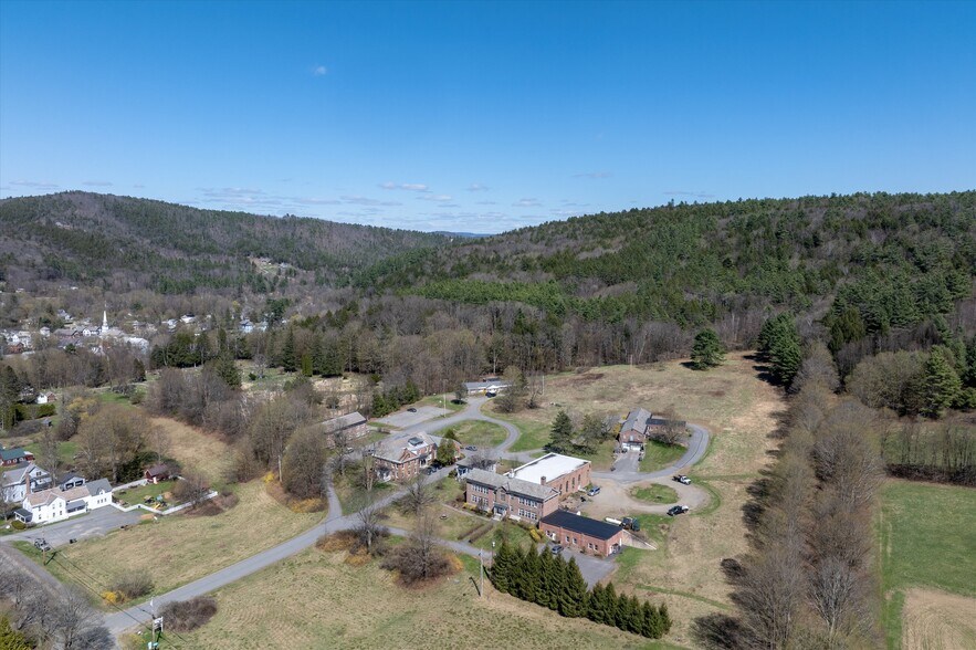 25 Warner Center Rd, Saxtons River, VT à vendre - Photo principale – Image 1 sur 12