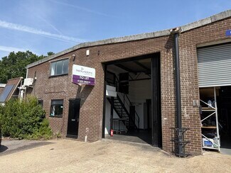 Plus de détails pour Unit 11 Station Rd, Pulborough - Industriel/Logistique à louer