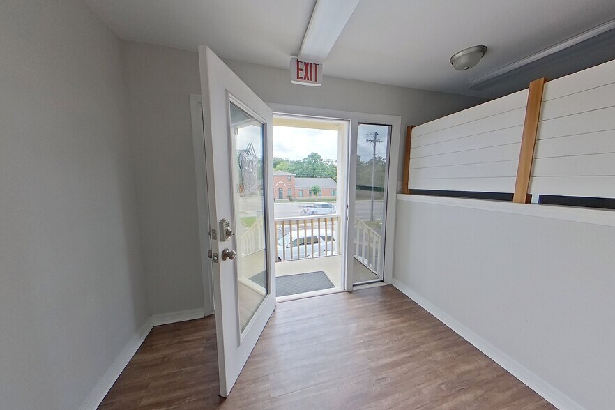 5113 N Davis Hwy, Pensacola, FL à louer - Photo de l’immeuble – Image 3 sur 15