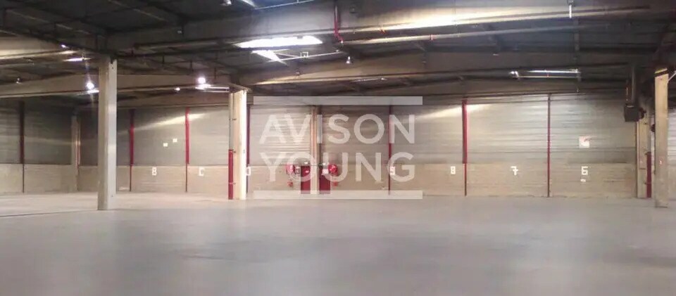 Local d’activités dans Saint-Denis à louer - Photo de l’immeuble – Image 3 sur 3