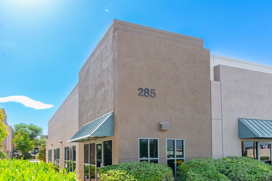 285 E Warm Springs Rd, Las Vegas, NV à vendre - Photo de l’immeuble – Image 3 sur 6