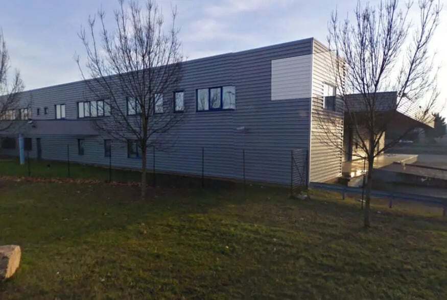 Local d’activités dans Saint-Quentin-Fallavier à louer - Photo de l’immeuble – Image 2 sur 2