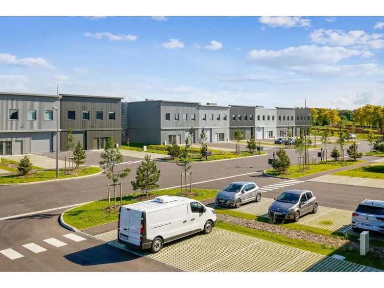 Bureau dans Roissy-en-France à louer - Photo de l’immeuble – Image 1 sur 10