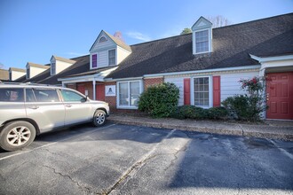 7188-7196 Chapman Dr, Hayes, VA à louer Photo de l’immeuble– Image 1 sur 16