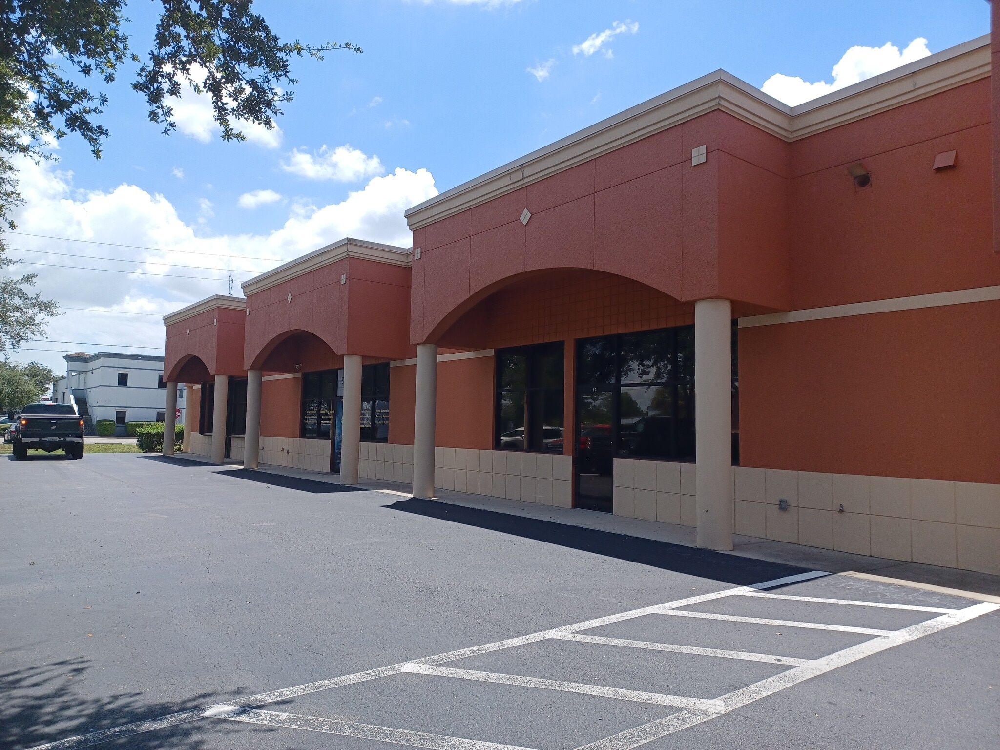 5483 Lee St, Lehigh Acres, FL à louer Photo principale– Image 1 sur 8
