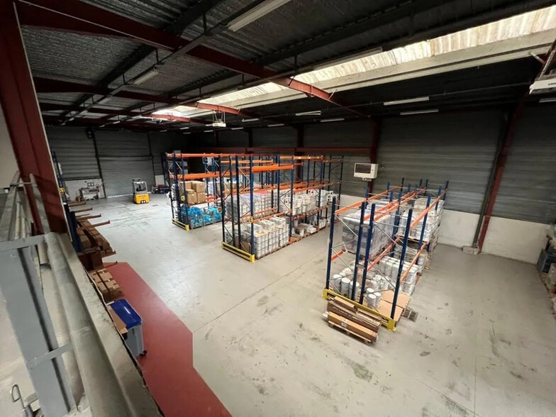 Industriel/Logistique dans Coignières à louer - Photo intérieure – Image 1 sur 7