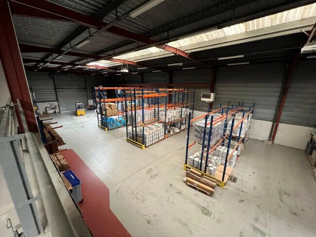 Plus de détails pour Bureau, Industriel/Logistique à louer