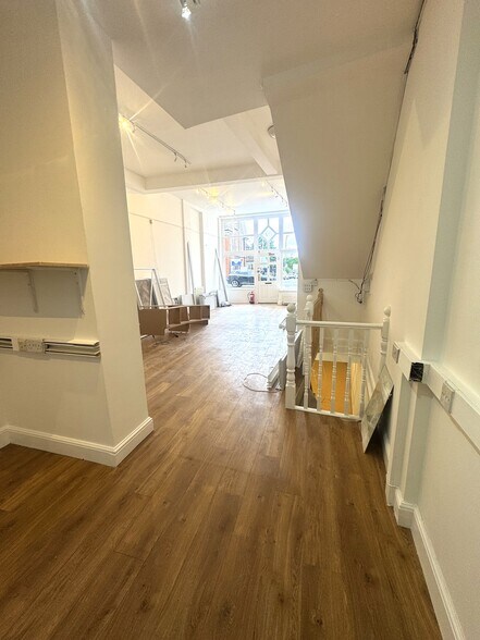 117 St. John's Hl, Londres à louer - Photo de l’immeuble – Image 3 sur 6