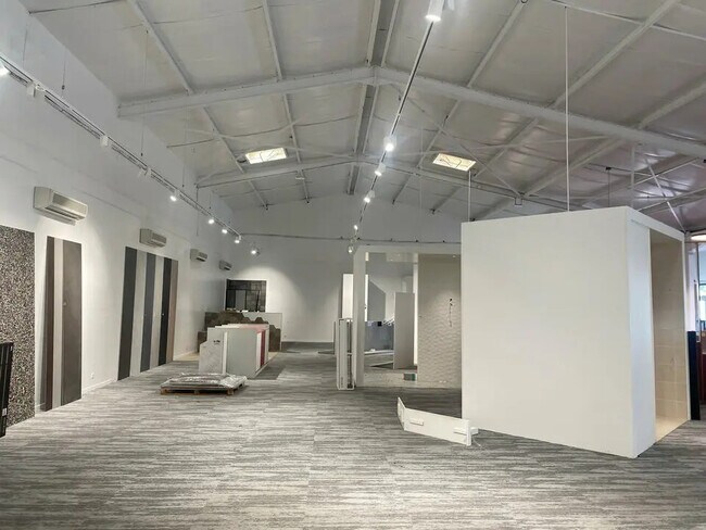 Plus de détails pour Local commercial à louer