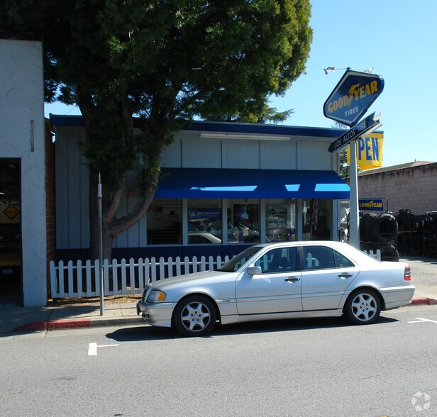 317 1st St, Los Altos, CA à vendre - Photo de l’immeuble – Image 2 sur 7