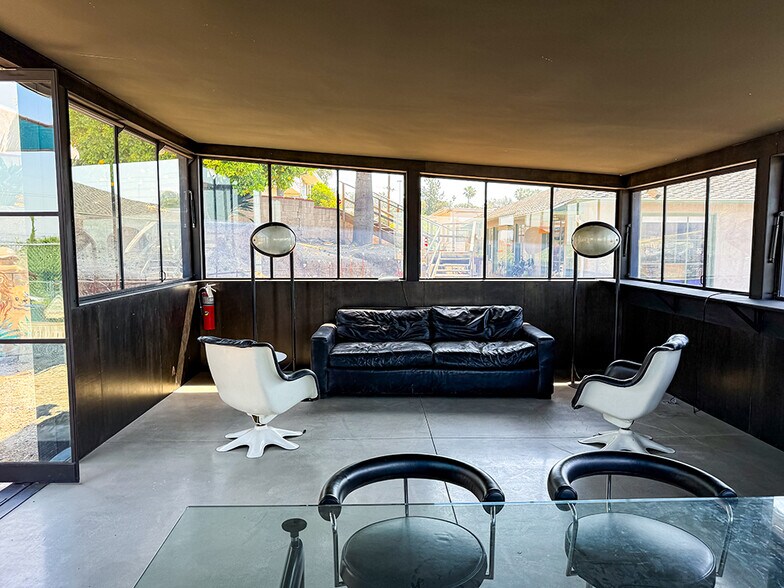 2436 Gates St, Los Angeles, CA à louer - Photo de l’immeuble – Image 2 sur 11