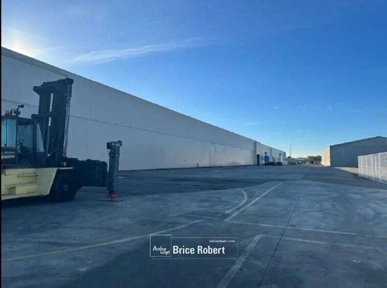 Industriel/Logistique dans Meyzieu à louer - Photo de l’immeuble – Image 2 sur 4
