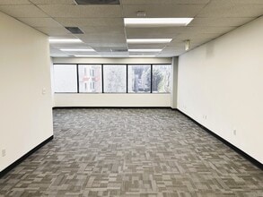 6800 Owensmouth Ave, Woodland Hills, CA à louer Photo intérieure– Image 2 sur 4