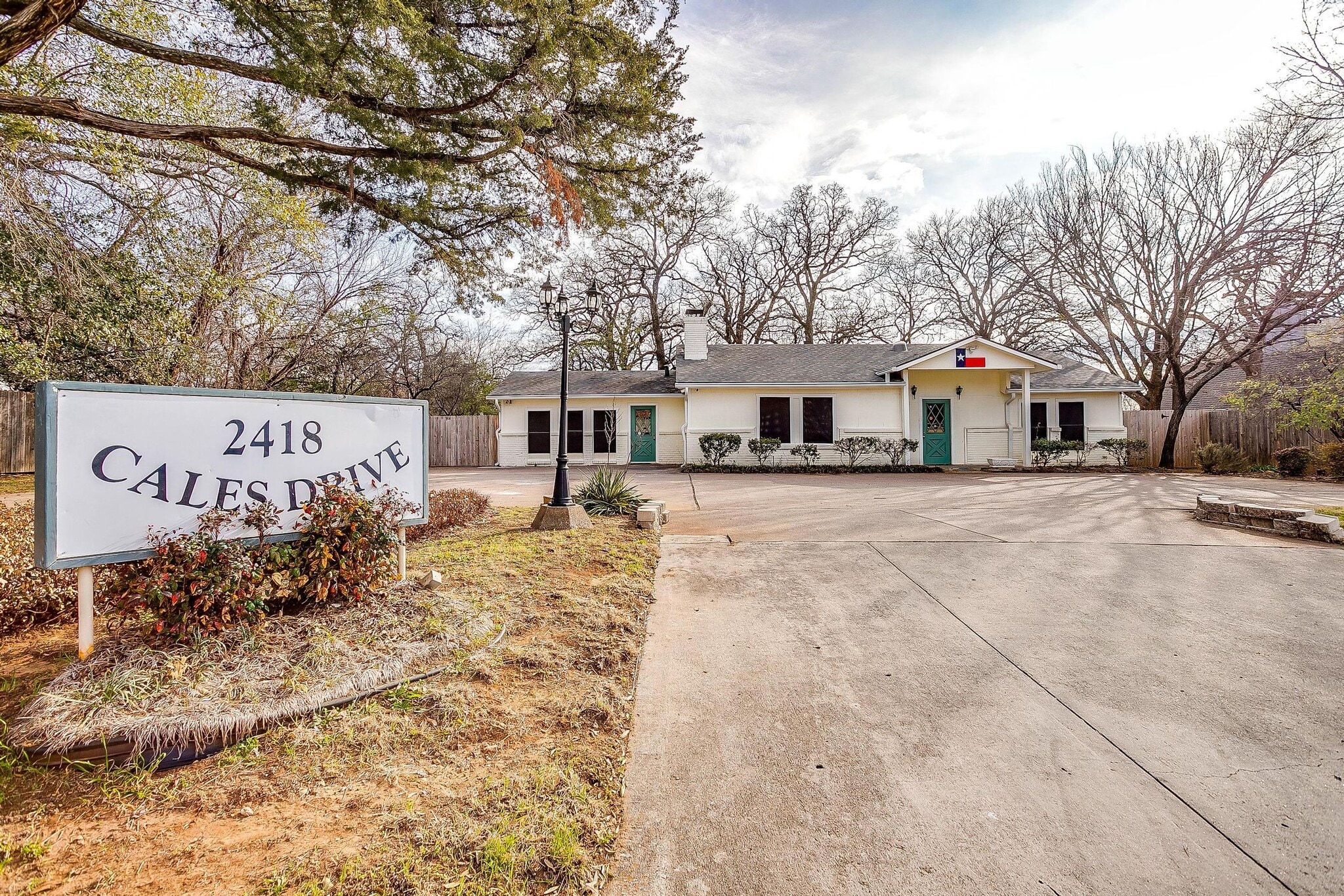 2418 Cales Dr, Arlington, TX à vendre Photo principale– Image 1 sur 47