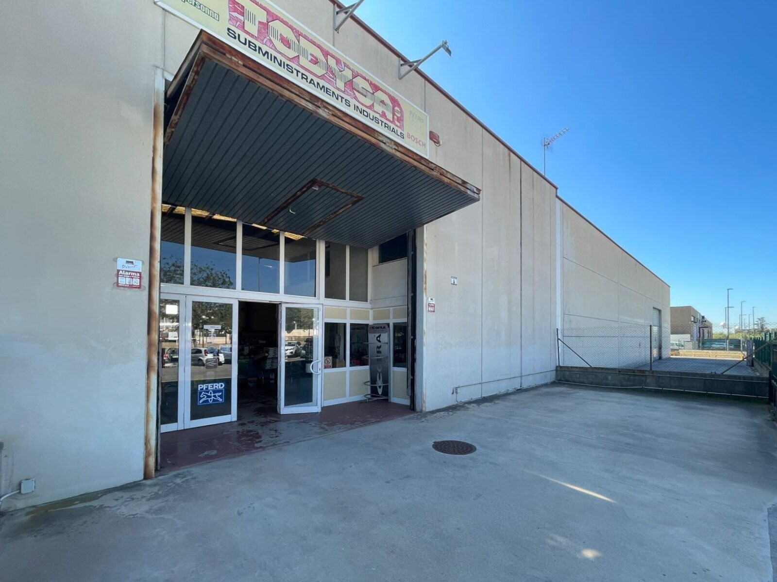 Industriel/Logistique dans La Pobla de Mafumet, Tarragona à vendre Photo de l’immeuble– Image 1 sur 12
