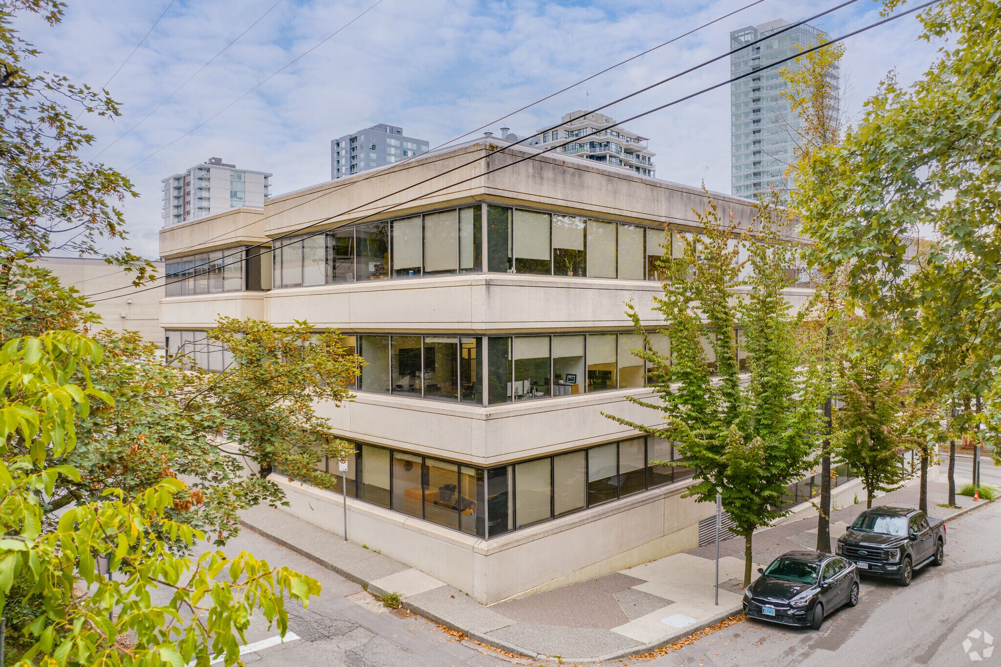 625 Agnes St, New Westminster, BC à louer Photo de l’immeuble– Image 1 sur 9