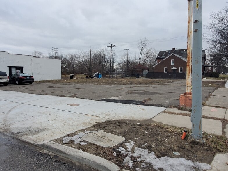 13131 E Warren Ave, Detroit, MI à vendre - Photo de l’immeuble – Image 2 sur 7