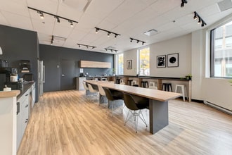 50 Rue Saint-Charles O, Longueuil, QC à louer Photo intérieure– Image 2 sur 30