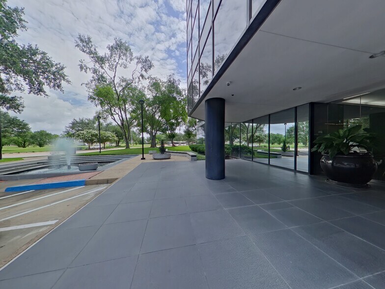 10333 Richmond Ave, Houston, TX à louer - Photo de l’immeuble – Image 2 sur 6