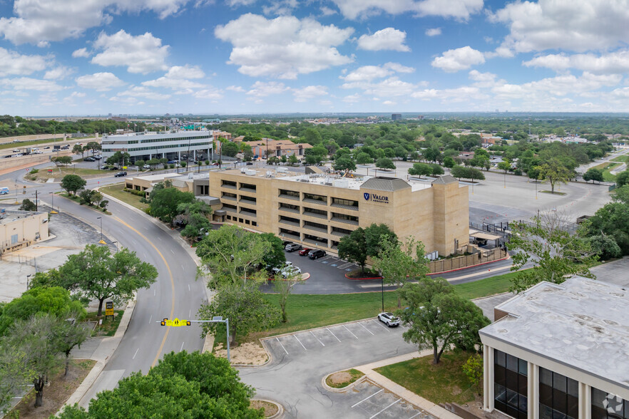 4300 Centerview, San Antonio, TX à vendre - Photo de l’immeuble – Image 1 sur 14