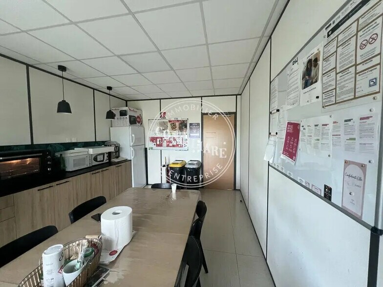 Local d’activités dans Flourens à louer - Photo de l’immeuble – Image 2 sur 5