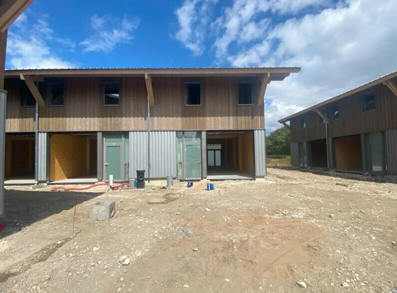 Local d’activités dans Le Haillan à louer - Photo de la construction – Image 3 sur 14