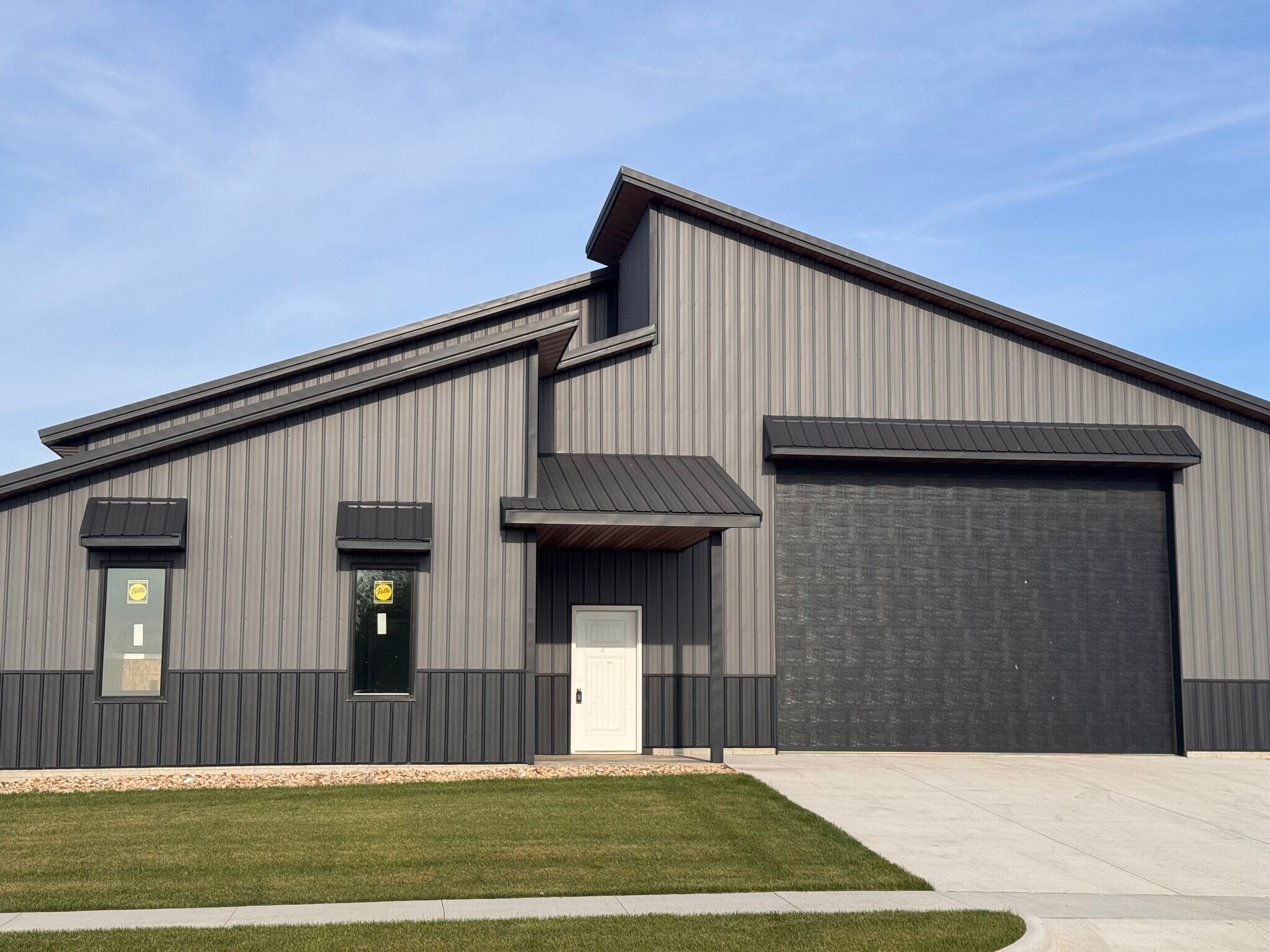 530 Aircom Dr, Marion, IA à vendre Photo principale– Image 1 sur 17