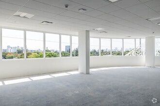 504-512 NW 1st Ave, Hallandale Beach, FL à louer Photo intérieure– Image 1 sur 2