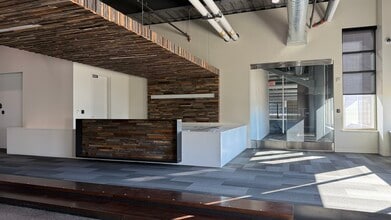 801 S 60th St, West Allis, WI à louer Photo de l’immeuble– Image 2 sur 8