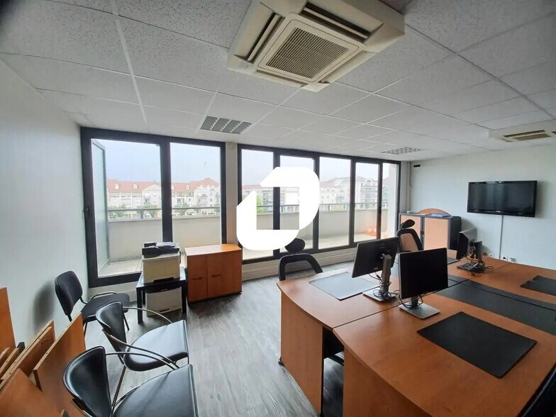 Bureau dans Bussy-Saint-Georges à vendre - Photo de l’immeuble – Image 1 sur 5