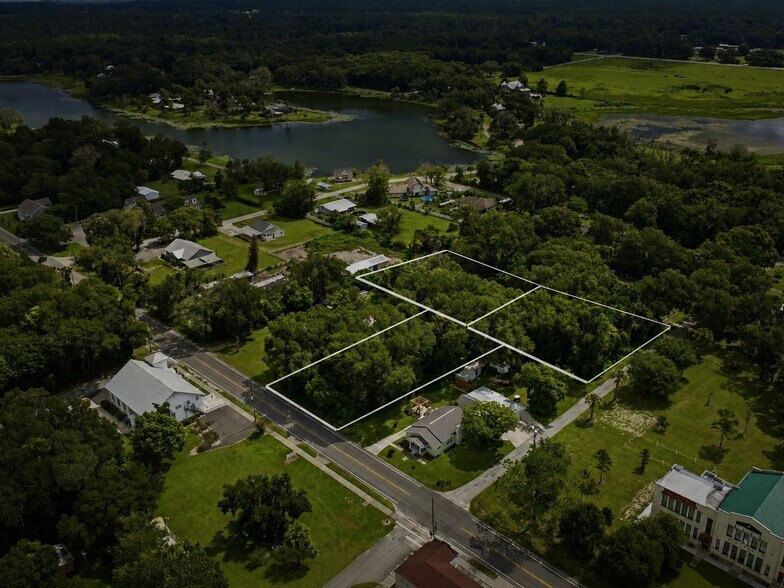 S Lakeview Dr, Lake Helen, FL à vendre - Photo de l’immeuble – Image 1 sur 33