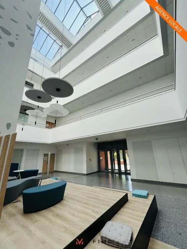 Bureau dans Guyancourt à louer Hall d’entrée– Image 1 sur 5