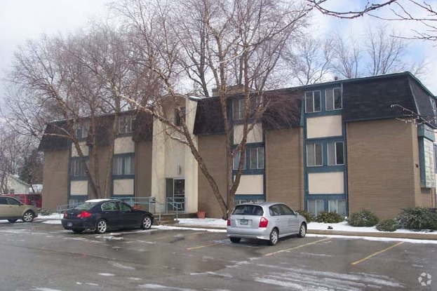 740 E 52nd St, Indianapolis, IN à louer - Photo de l’immeuble – Image 3 sur 10