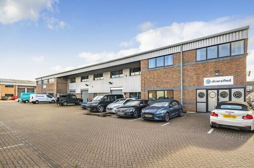 Crabtree Rd, Egham à vendre - Photo de l’immeuble – Image 2 sur 18