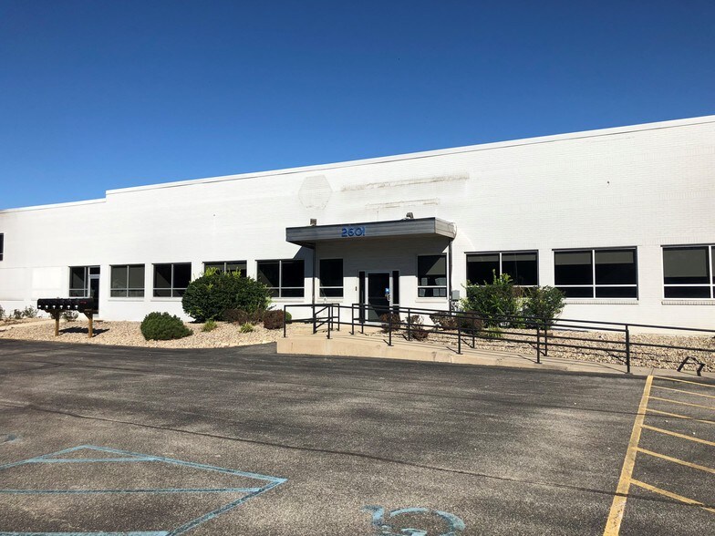 2601 S Holt Rd, Indianapolis, IN à louer - Photo de l’immeuble – Image 3 sur 4