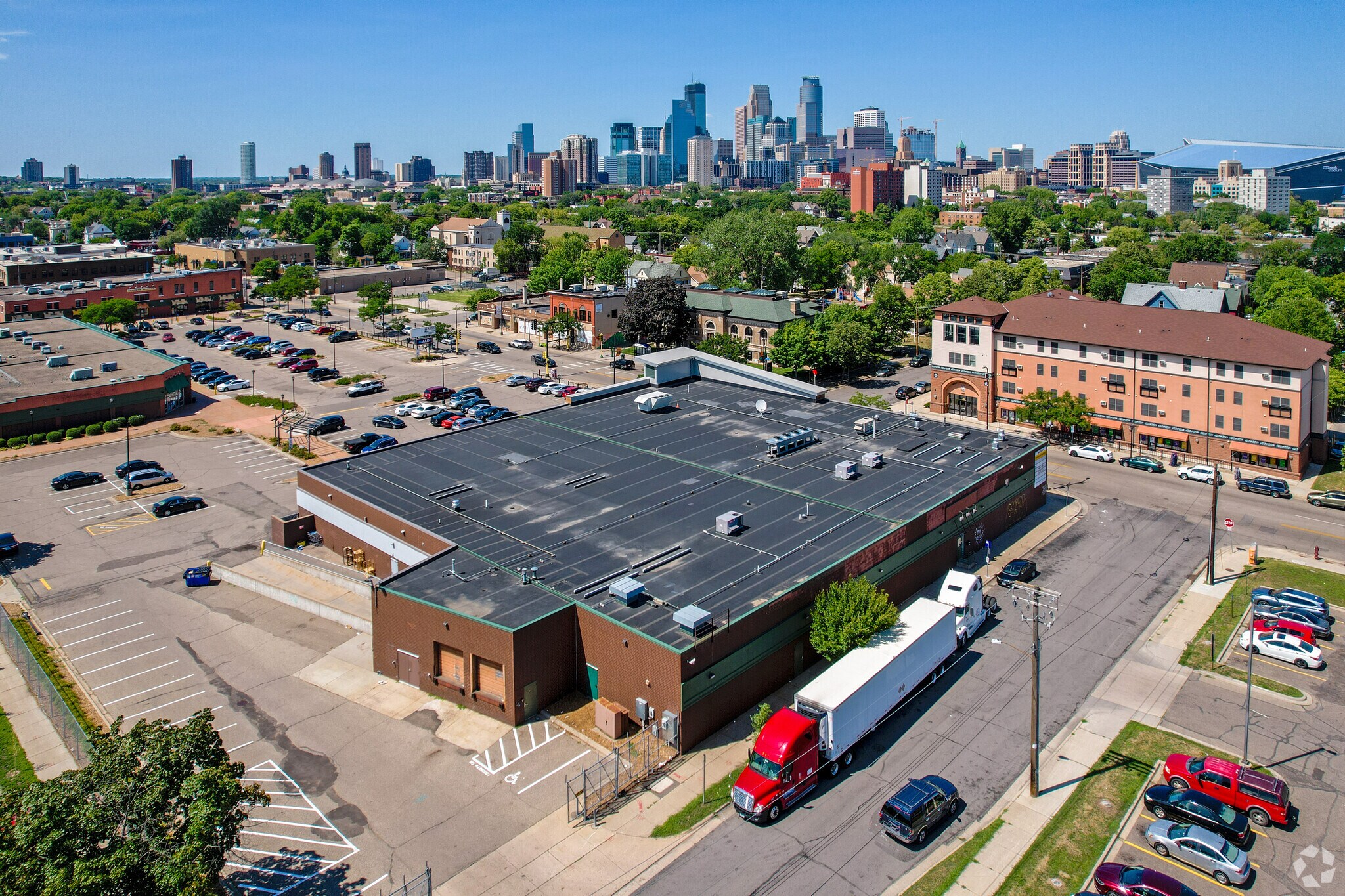 1311 E Franklin Ave, Minneapolis, MN à louer Photo principale– Image 1 sur 2