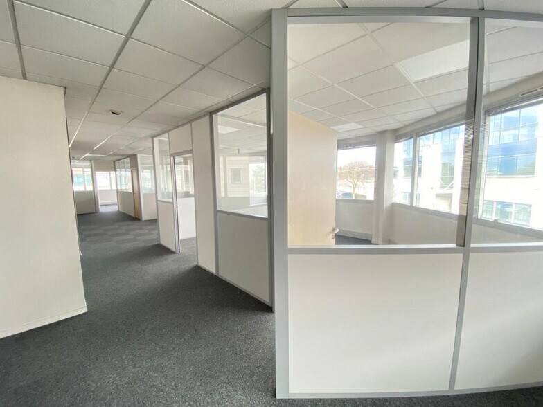 13 Rue Edison, Bron à vendre - Photo intérieure – Image 2 sur 9